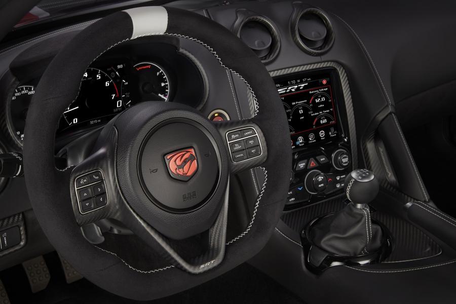 Интерьер Dodge Viper ACR (VX) 2015 года  (фото 88 из 91)